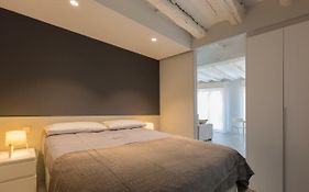 Apartamentos Turisticos - Papel Armado - Calle Caldereros 33